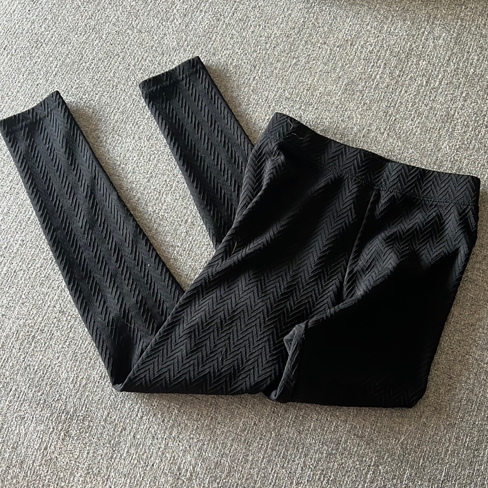 Zig zag texture detail black Aeropostale leggings size small